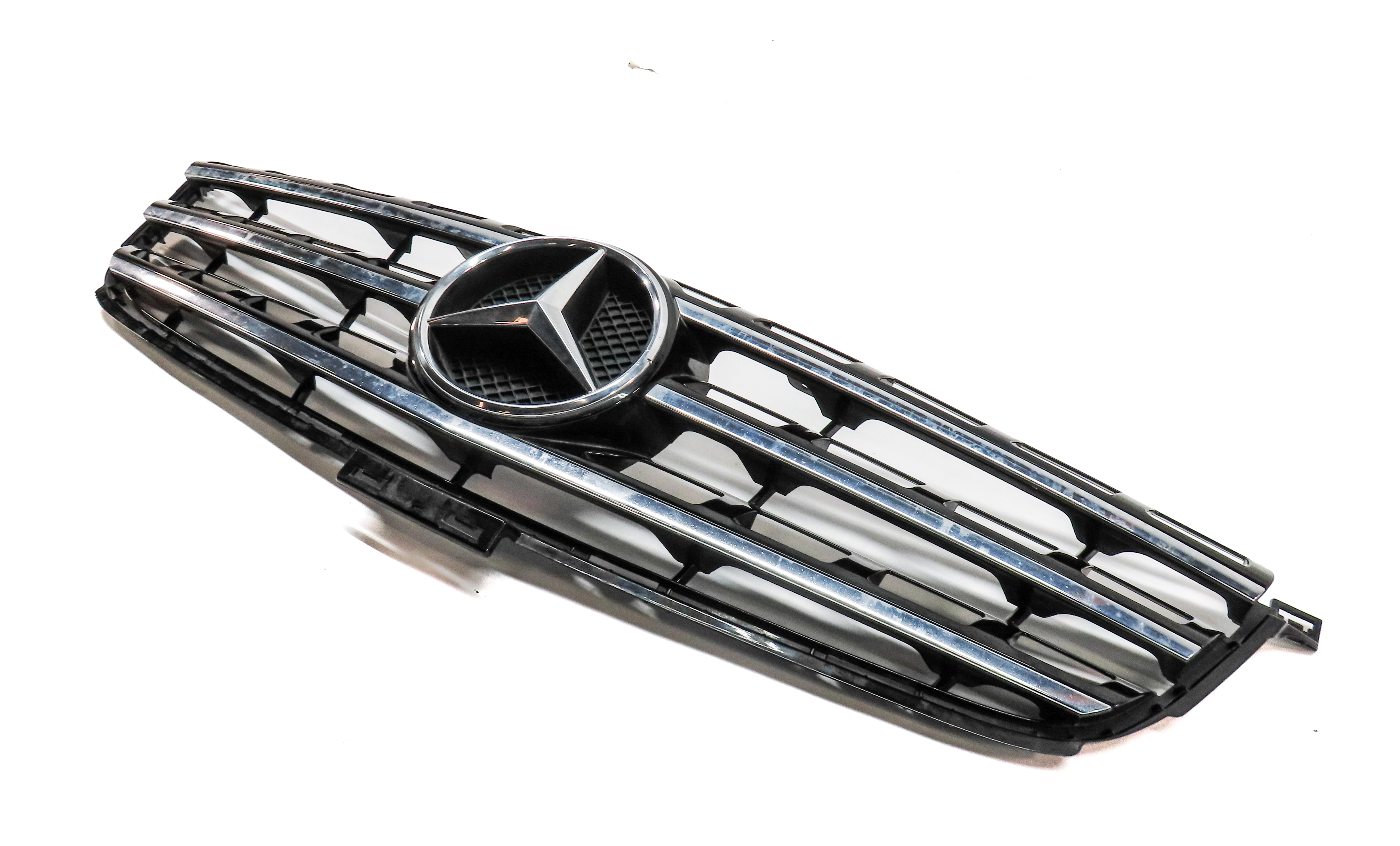 2012-2015 MERCEDES ML250 ML350 ML400 ML550 (W166) FRONT UPPER CENTER GRILLE TRIM — exact item pictured